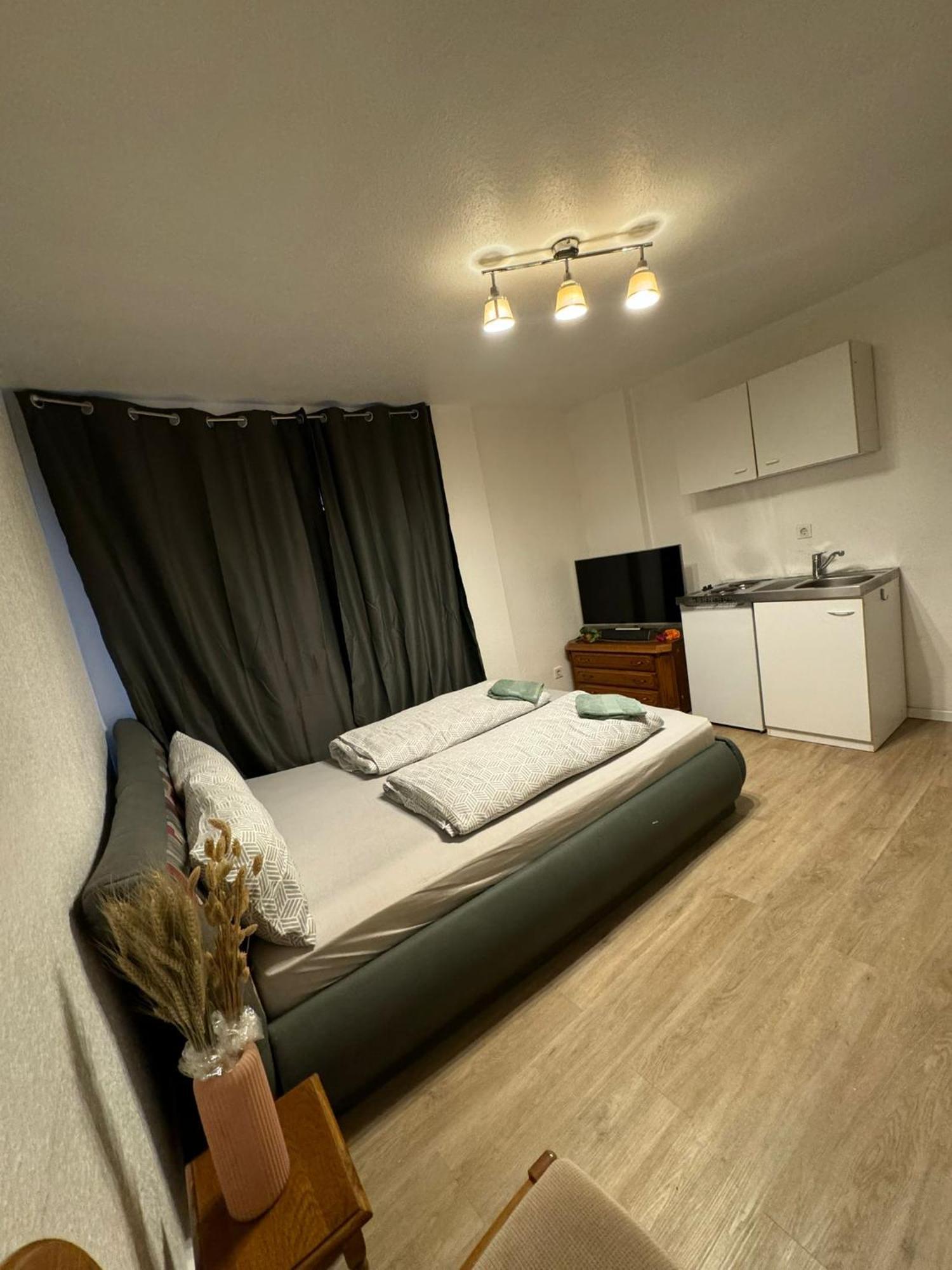 Moebliertes Zimmer Mit Tv, Internet & Kompletter Ausstattung In Bonn-Mehlem Eksteriør billede
